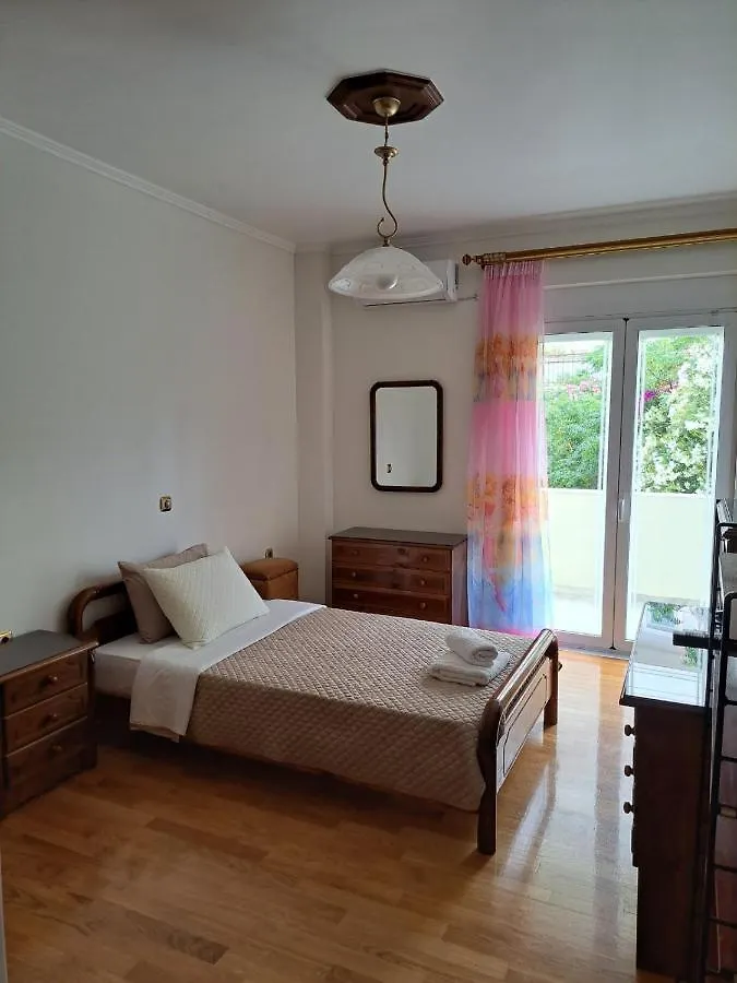 Seaview Flora'S Luxury Apartment-300Meters From The Beach Rethymno  Rethymno (Crete)
