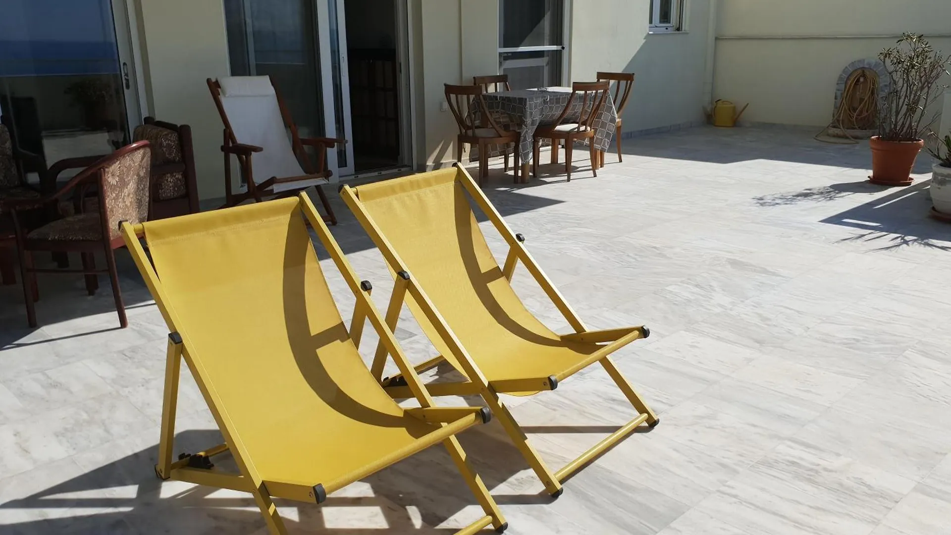 Seaview Flora'S Luxury Apartment-300Meters From The Beach Resmo