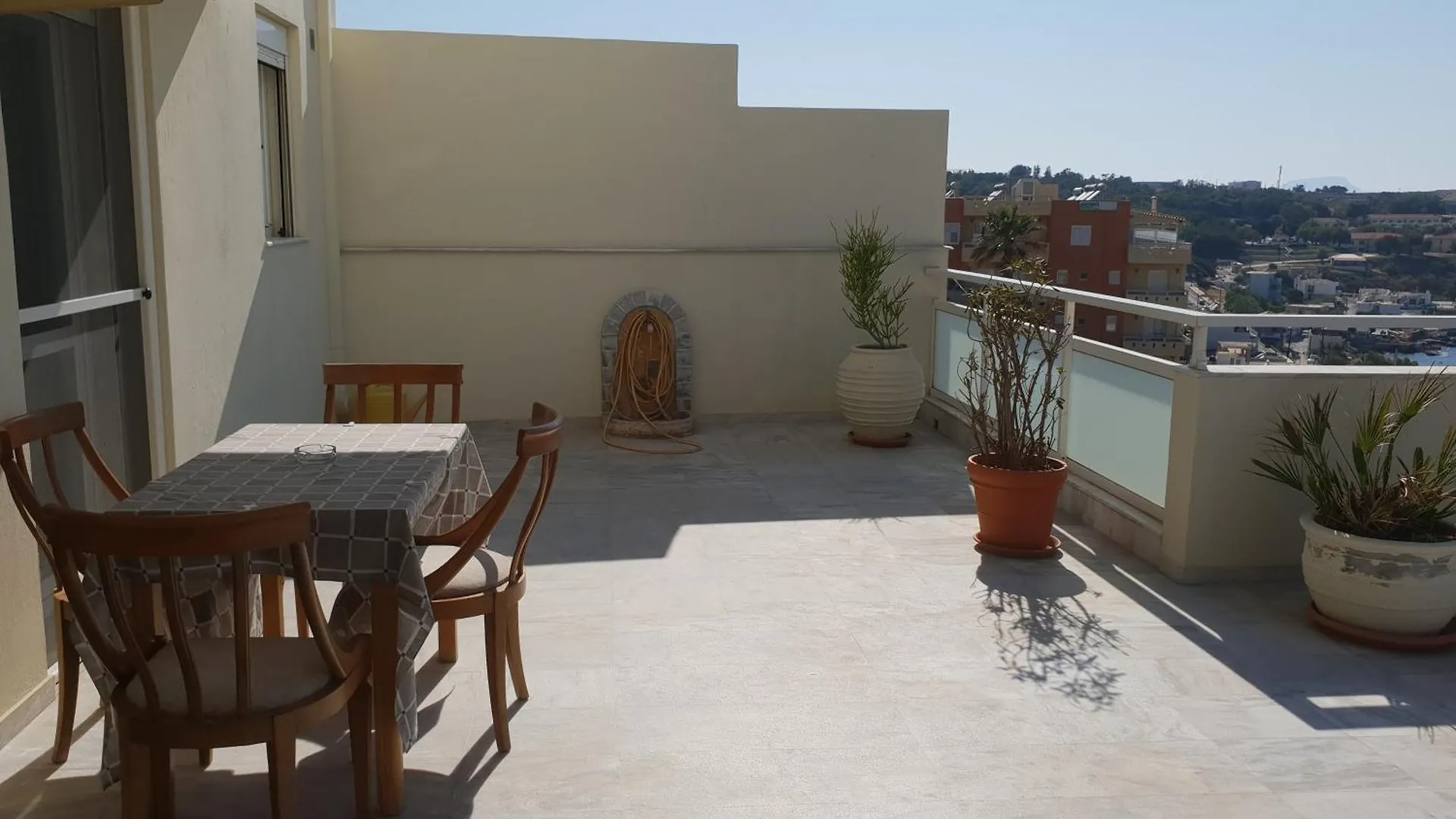 Seaview Flora'S Luxury Apartment-300Meters From The Beach Resmo Daire